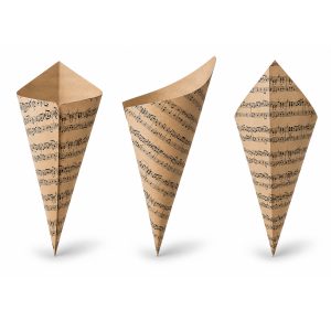 Drei Spitztüten aus braunem BIO-Kraftpapier mit schwarzem Notenmotiv – ideal für Weihnachtsmärkte, Snacks und Gebäck.